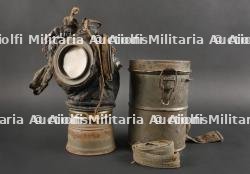 Masque anti-gaz allemand Lederschutzmaske avec boîtier nominatif et régimenté. German Gas Mask Lederschutzmaske with Named and Regimentally Marked Canister — photo 1