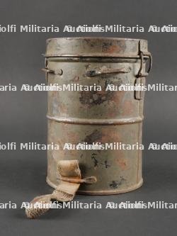 Masque anti-gaz allemand Lederschutzmaske avec boîtier nominatif et régimenté. German Gas Mask Lederschutzmaske with Named and Regimentally Marked Canister — miniature 3