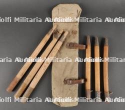 Piquets de tente avec leur housse en toile feldgrau. German Tent Pegs with Field-Grey Canvas Cover