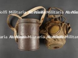 Masque anti-gaz allemand Gummimaske dans son boîtier. German Gas Mask Gummimaske with Canister