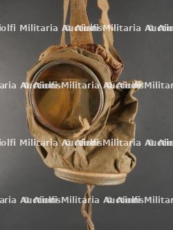 Masque anti-gaz allemand Gummimaske dans son boîtier. German Gas Mask Gummimaske with Canister — photo 13