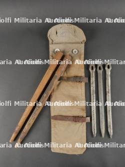Piquets de tente avec leur housse en toile feldgrau. German Tent Pegs with Field-Grey Canvas Cover
