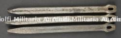 Piquets de tente avec leur housse en toile feldgrau. German Tent Pegs with Field-Grey Canvas Cover — miniature 9