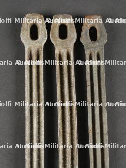 Piquets de tente avec leur housse en toile feldgrau. German Tent Pegs with Field-Grey Canvas Cover — miniature 13