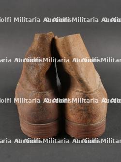 Paire de brodequins français cloutés modèle 1917. Pair of French Hobnailed Boots, Model 1917 — photo 4