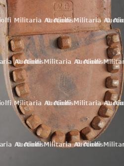 Paire de brodequins français cloutés modèle 1917. Pair of French Hobnailed Boots, Model 1917 — miniature 10