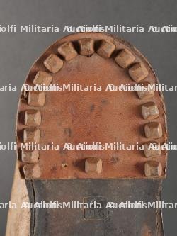 Paire de brodequins français cloutés modèle 1917. Pair of French Hobnailed Boots, Model 1917 — miniature 14