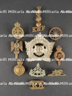 Lot d'insignes anglais et empire britannique dont le rare T4RWF. Lot of British and Empire Insignia Including the Rare T4RWF Title