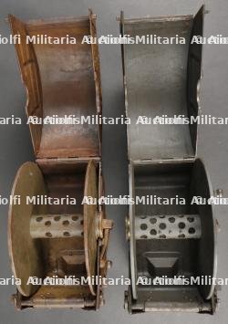Paire de tambours de MG08-15 dans leur caisse. Pair of MG08/15 Drum Magazines with Carrying Crate — miniature 18
