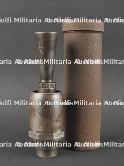 Cache flamme de MG08-15 dans son container. MG08/15 Flash Hider with Container