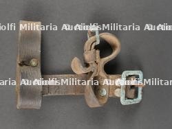 Porte manche d'outil anglais en cuir pattern 1914 d'un corporal du 10th Royal Irish Fusiliers. British Leather Tool Handle Carrier Pattern 1914, Corporal 10th Royal Irish Fusiliers