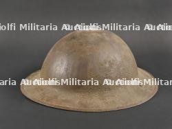 Casque anglais MkI avec ébauche d'insigne. British MkI Helmet with Traces of Insignia