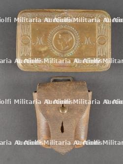 Boîte Princess Mary Christmas 1914 et cartouchière M1903 MkI régimentée.Princess Mary Christmas 1914 Box and Regimentally Marked M1903 MkI Ammunition Pouch