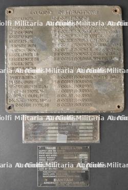 Plaquettes de véhicules US et allemand. Plates from US and German vehicles.