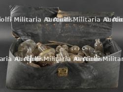 Fioles médicales US. American medical vials from the 101st Airborne field hospital.