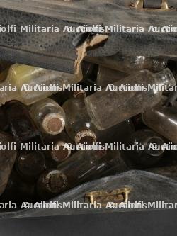Fioles médicales US. American medical vials from the 101st Airborne field hospital. — miniature 9