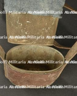 Bidon français de cavalerie avec housse bleu horizon. French cavalry canteen with horizon blue cover. — photo 2