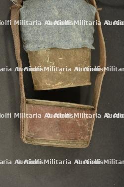 Bidon français de cavalerie avec housse bleu horizon. French cavalry canteen with horizon blue cover. — miniature 3