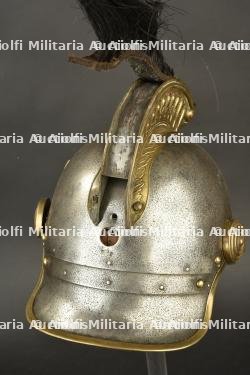 Casque modèle 1913 du 4e hussards avec pipe artisanale, provenance Loos en Gohelle. M1913 helmet of the 4th Hussars with handmade pipe from Loos-en-Gohelle. — miniature 6