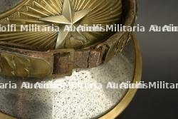 Casque modèle 1913 du 4e hussards avec pipe artisanale, provenance Loos en Gohelle. M1913 helmet of the 4th Hussars with handmade pipe from Loos-en-Gohelle. — photo 8