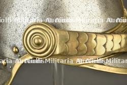 Casque modèle 1913 du 4e hussards avec pipe artisanale, provenance Loos en Gohelle. M1913 helmet of the 4th Hussars with handmade pipe from Loos-en-Gohelle. — miniature 9