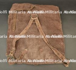 Sac à dos francais ersatz en toile marron. French ersatz backpack in brown canvas. — photo 2