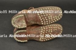 Paire de brodequins français modèle 1917. Pair of French M1917 ankle boots. — miniature 10