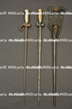 Lot de 2 épées baionnettes Lebel M1886. Lot of 2 French Lebel M1886 sword bayonets. — photo 5