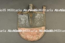 Pelle ronde et porte pelle français. French round-bladed shovel and shovel carrier. — photo 1