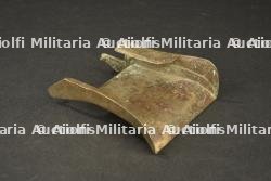 Rallonge passe bande pour mitrailleuse St Etienne. Ammunition belt feed extension for Saint-Étienne machine gun.