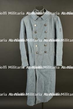 Capote francaise troupe M1915 bleu horizon du 55e de Ligne. French M1915 enlisted horizon blue greatcoat of the 55th Infantry Regiment.
