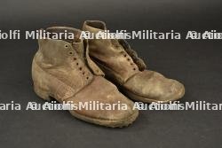 Paire de brodequins français modèle 1917. Pair of French M1917 ankle boots.