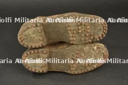 Paire de brodequins français modèle 1917. Pair of French M1917 ankle boots. — photo 3