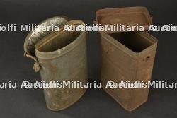 Lot de 2 boîtes pour masque anti gaz M2. Lot of two M2 gas mask boxes. — miniature 2