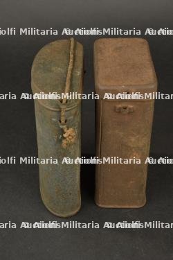 Lot de 2 boîtes pour masque anti gaz M2. Lot of two M2 gas mask boxes. — miniature 3
