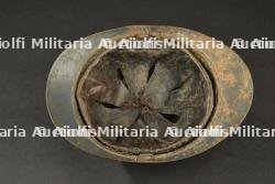 Casque Adrian d'infanterie avec impact. French infantry Adrian helmet with impact damage. — photo 3