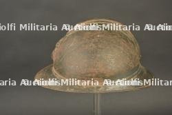 Casque Adrian d'infanterie avec impact. French infantry Adrian helmet with impact damage. — photo 4