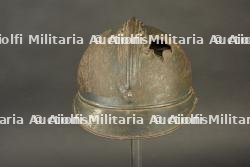 Casque Adrian d'infanterie avec impact. French infantry Adrian helmet with impact damage. — miniature 5