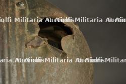 Casque Adrian d'infanterie avec impact. French infantry Adrian helmet with impact damage. — miniature 6
