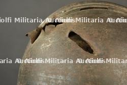 Casque Adrian d'infanterie avec impact. French infantry Adrian helmet with impact damage. — miniature 7