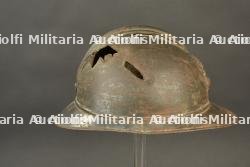 Casque Adrian d'infanterie avec impact. French infantry Adrian helmet with impact damage. — miniature 8