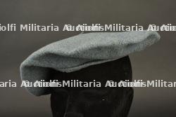 Béret de repos français bleu horizon. French horizon blue resting beret.