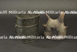 Gamelle et bidon français. French mess tin and canteen.