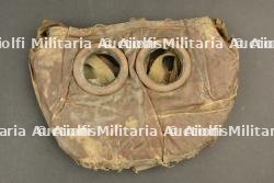 Masque anti gaz M2 dans sa pochette en cuir. M2 gas mask in leather pouch. — photo 3