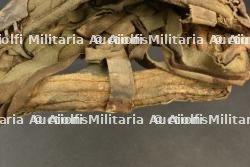 Masque anti gaz M2 dans sa pochette en cuir. M2 gas mask in leather pouch. — miniature 5
