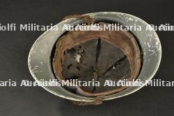 Casque Adrian en aluminium d'un officier d'infanterie. Aluminium Adrian helmet of a French infantry officer. — photo 2