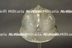 Casque Adrian en aluminium d'un officier d'infanterie. Aluminium Adrian helmet of a French infantry officer. — photo 4