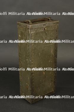Caisse pour bandes rigides de mitrailleuse Hotchkiss belge. Belgian Hotchkiss rigid ammunition-strip box. — photo 1