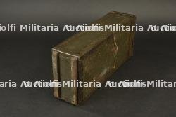 Caisse pour bandes rigides de mitrailleuse Hotchkiss belge. Belgian Hotchkiss rigid ammunition-strip box. — miniature 2