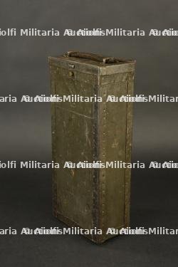 Caisse pour bandes rigides de mitrailleuse Hotchkiss belge. Belgian Hotchkiss rigid ammunition-strip box. — photo 5